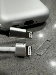 Apple’s Vision Pro Battery Pack: Unveiling the Final Form of Lightning Cables 2 Apple’s Vision Pro Battery Pack: Unveiling the Final Form of Lightning Cables