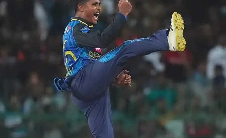 Jeffrey Vandersay's 6/33 Wrecks India as Sri Lanka Carve 32-Run Win in 2nd ODI